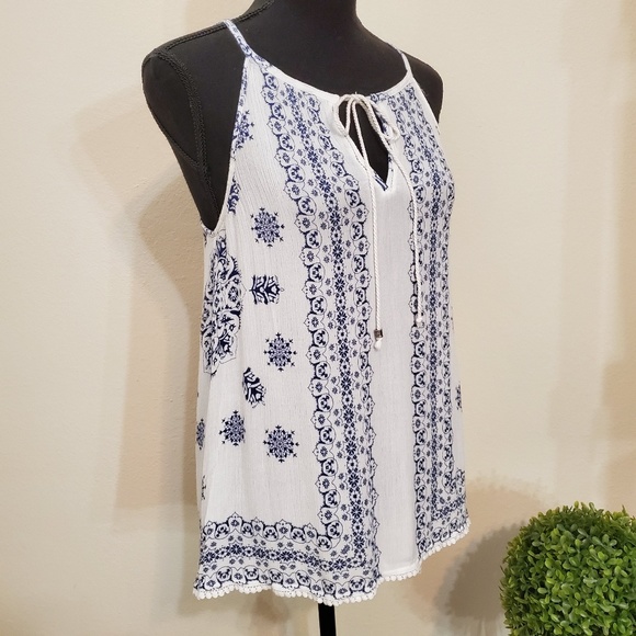 Staccato Tops - 🍍Staccato White & Blue HiLo Crinkle Tank Top Boho